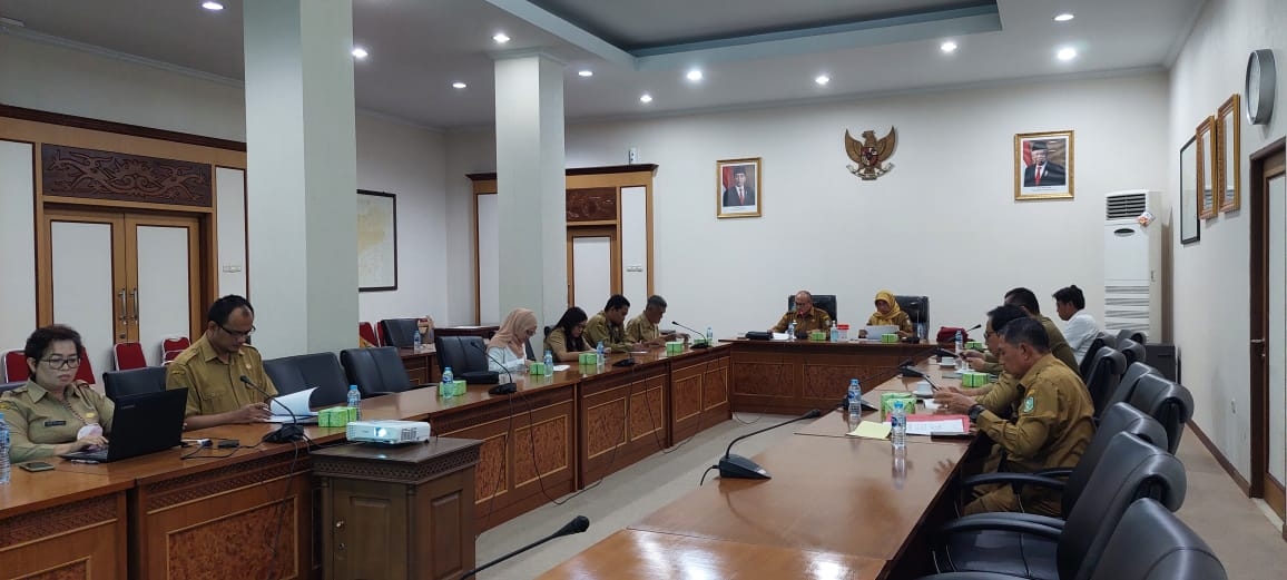PONTIANAK - Biro Perekonomian Sekretariat Daerah Provinsi Kalimantan Barat menyelenggarakan Rapat Koordinasi, Sinkronisasi dan Evaluasi Cadangan Pangan Pemerintah Daerah (CPPD) Pemerintah Provinsi Kalimantan Barat pada hari Selasa, 20 Juni 2023.